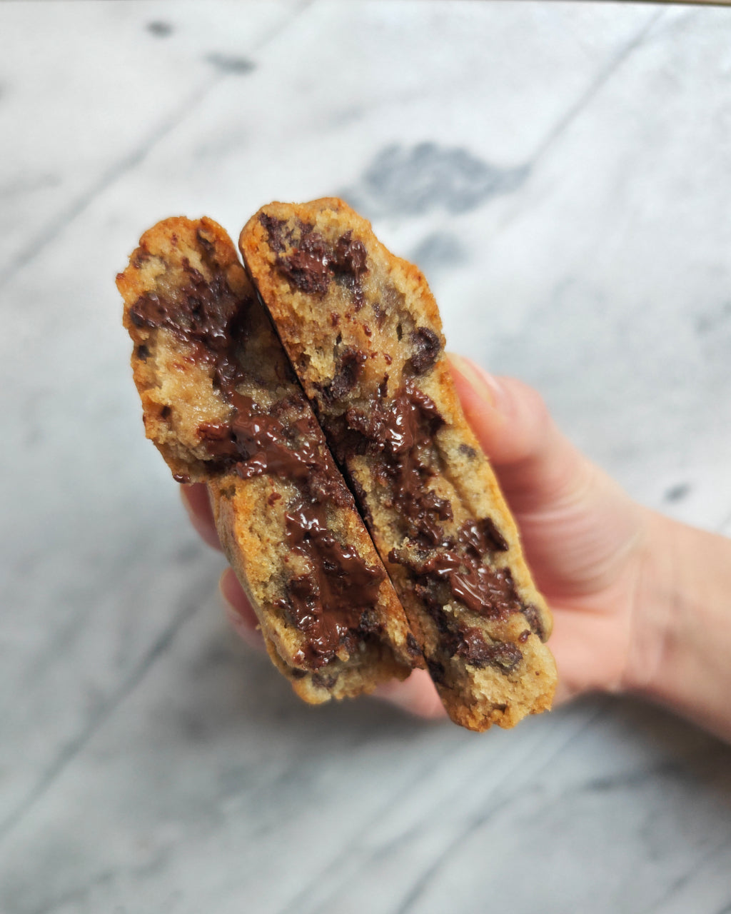 Binnenkant van de Vegan Chocolate Chip Cookie 