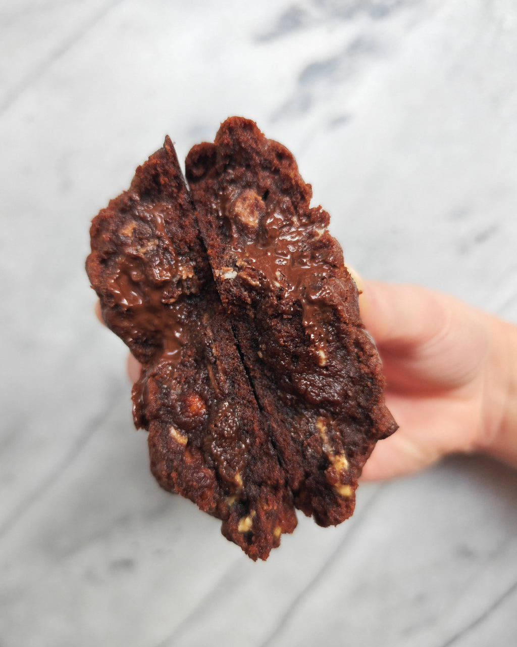 Binnenkant huisgemaakte Double Chocolate Cookie